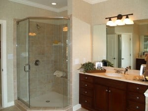 Beautiful, recently repaired glass shower enclosure fixed by the Glass King team.
